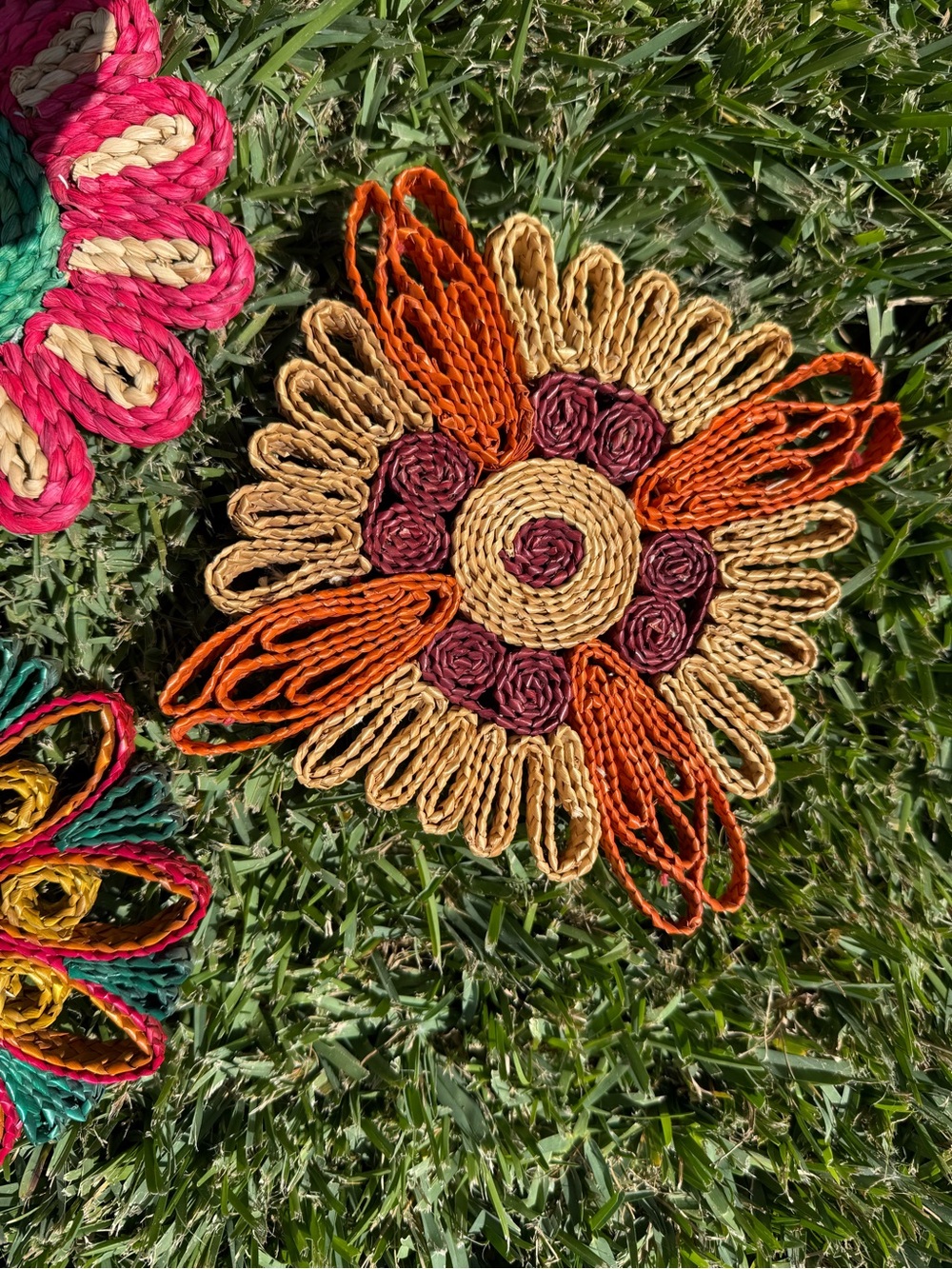 Set of 4 Handmade Woven Raffia Straw Floral Wall Decor Boho Folk Art Flowers - Picture 4 of 6